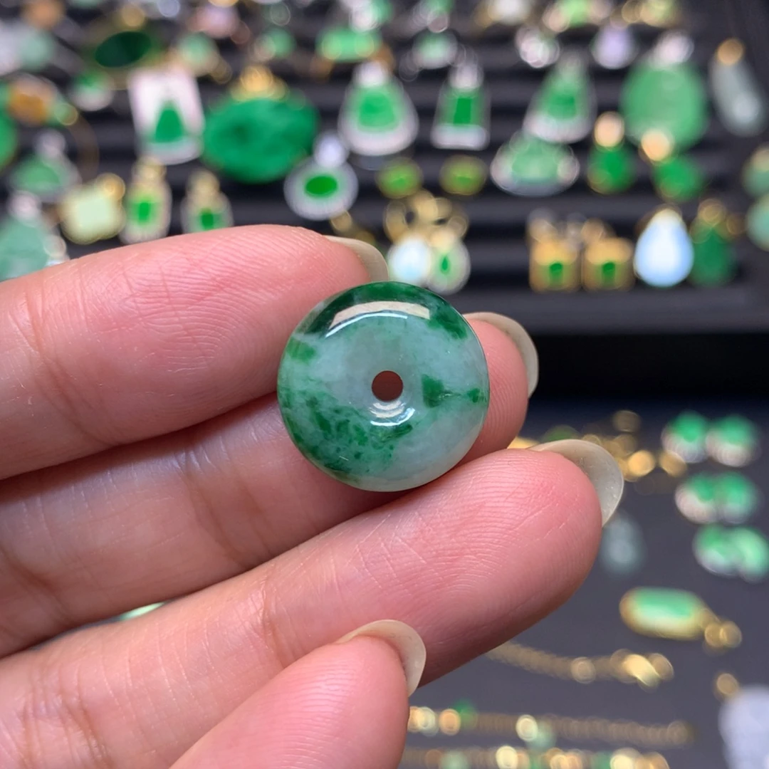 翡翠未镶嵌颈饰吊坠