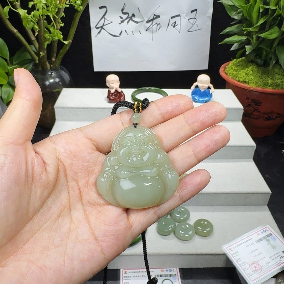 钱***哆和田玉未镶嵌颈饰