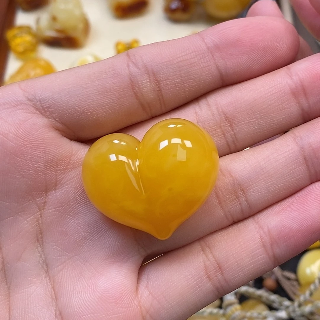 未镶嵌琥珀珠宝奇石