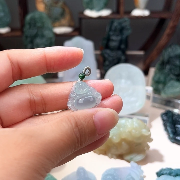 翡翠未镶嵌颈饰佛公
