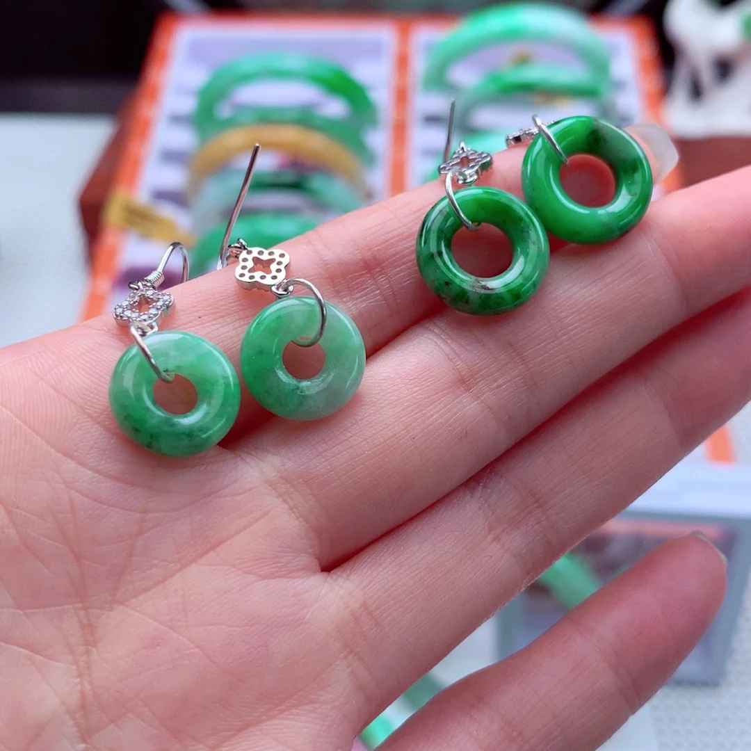 翡翠未镶嵌耳饰猫****事翡翠