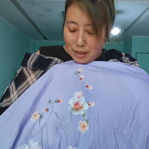 棉高端布的尺寸3.2m，有点小褶皱。
