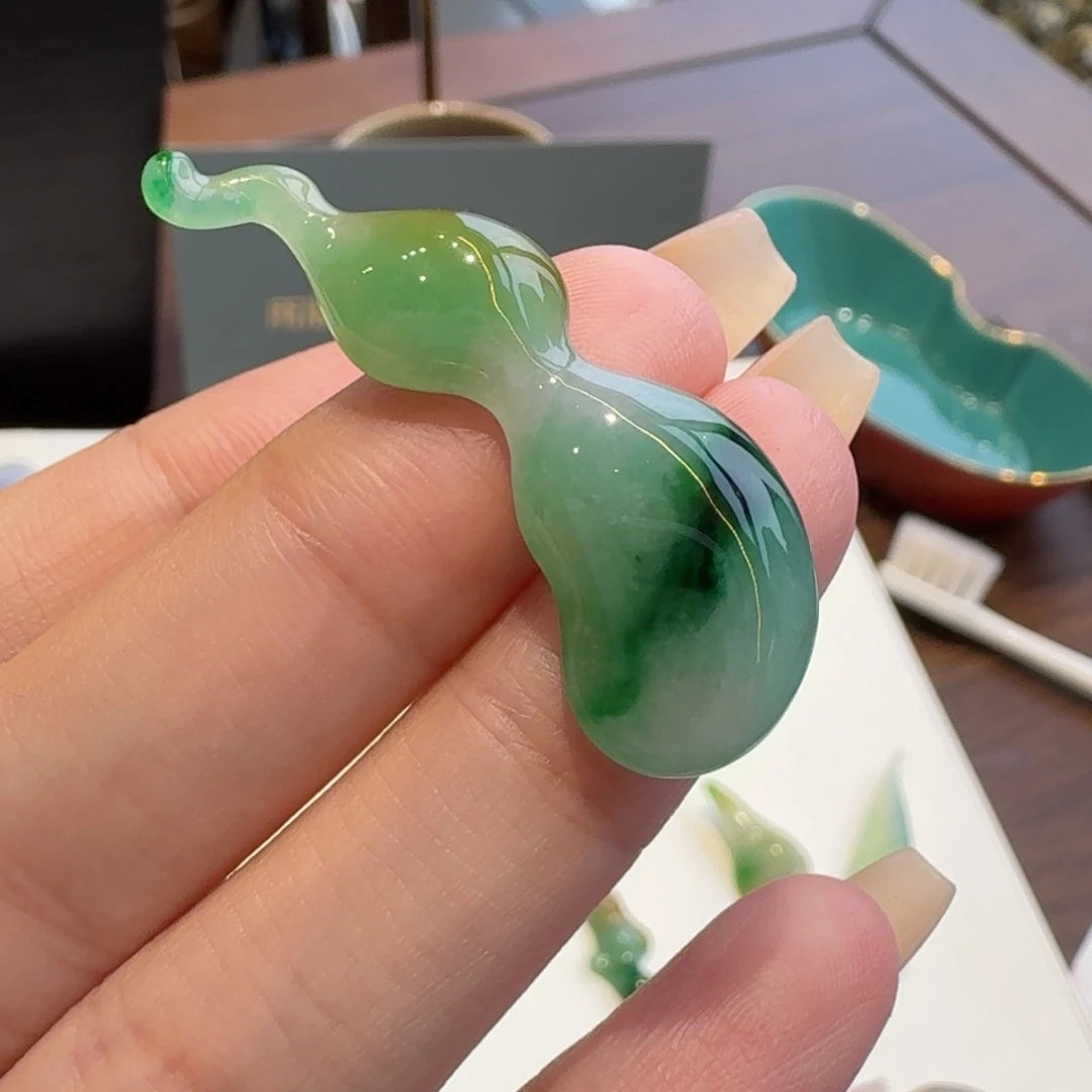 翡翠颈饰未镶嵌随行特色葫芦