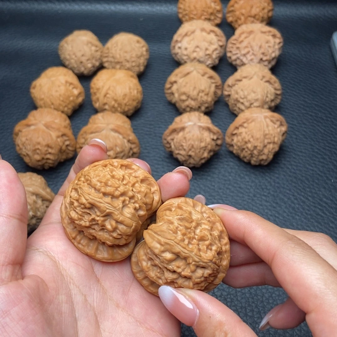 阿***刘文玩核桃吊坠全品41白狮子