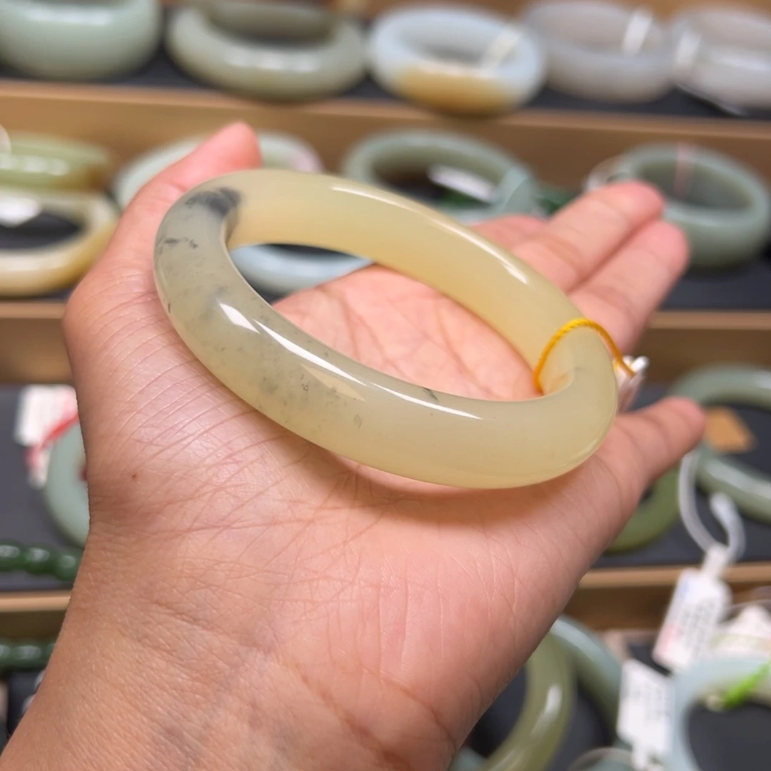 和田玉未镶嵌手镯58