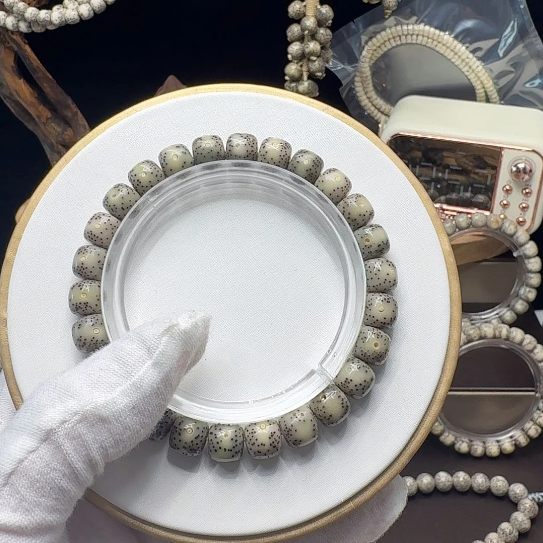 星月菩提手串月带留白