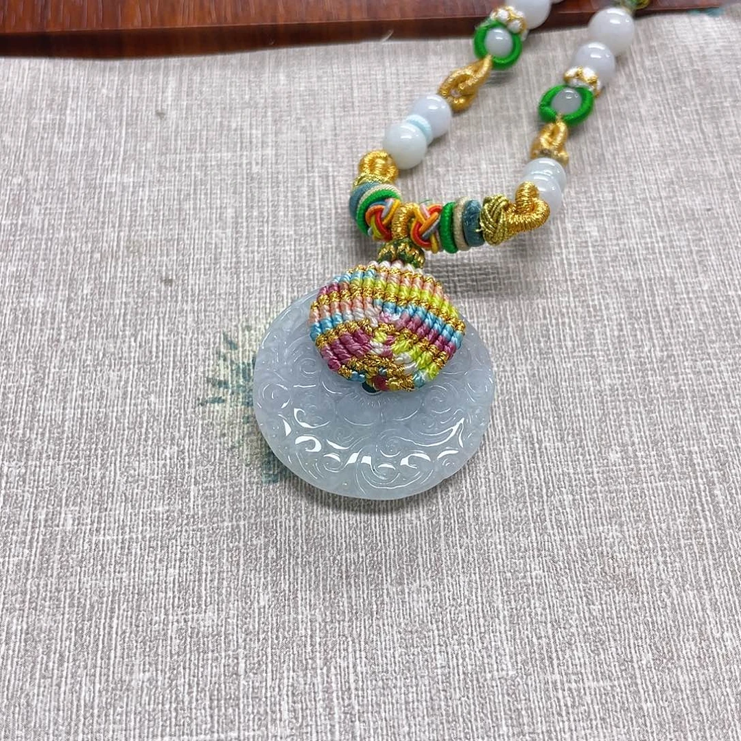 翡翠未镶嵌颈饰平安扣