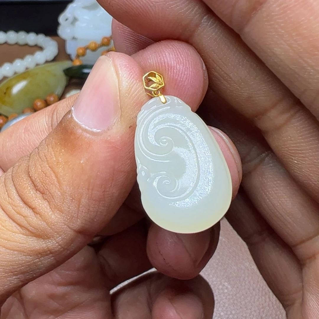 吊坠(不含链)18K金镶嵌和田玉一*鲜