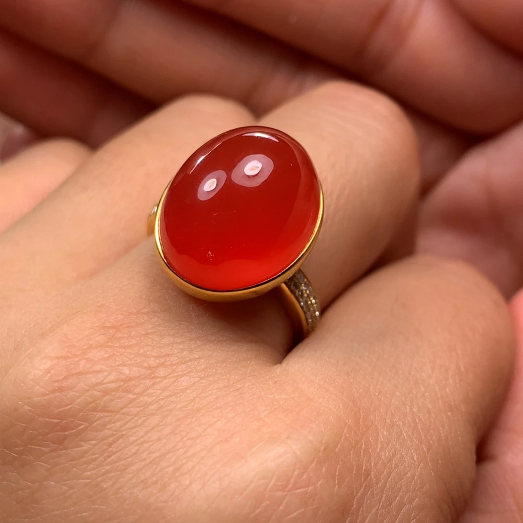 18K金镶嵌戒指南红玛瑙
