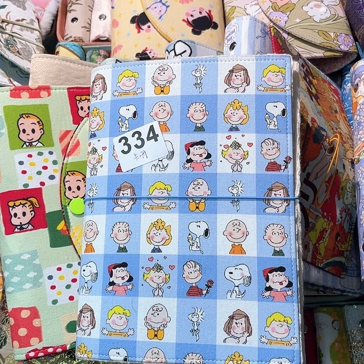 织绣呜*啦A5 活页加卡册334。