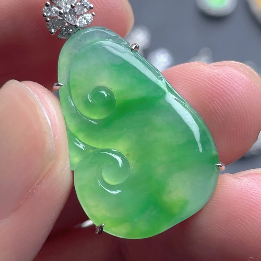 翡翠18K金镶嵌颈饰