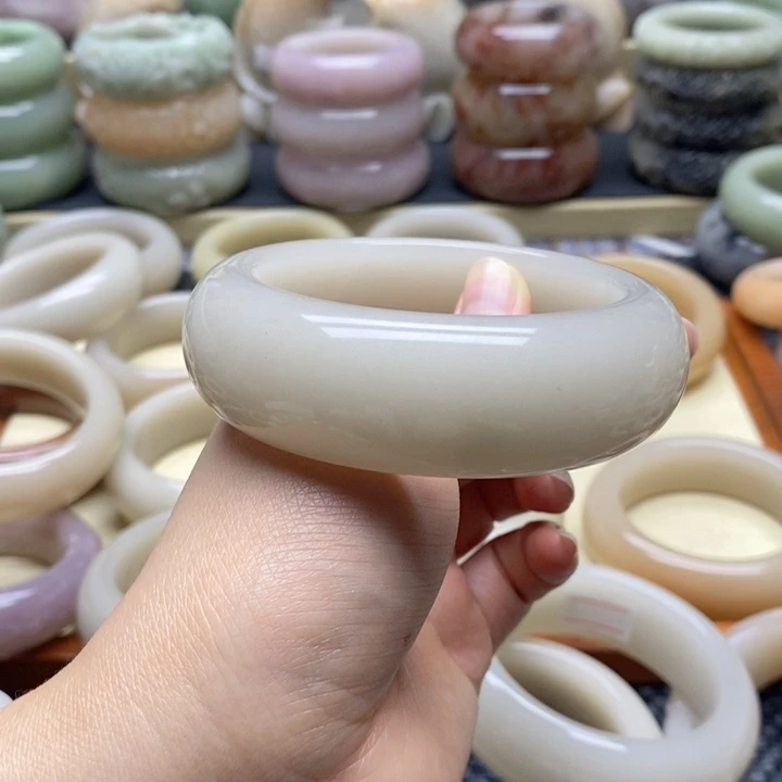 石英岩玉手镯未镶嵌慕*