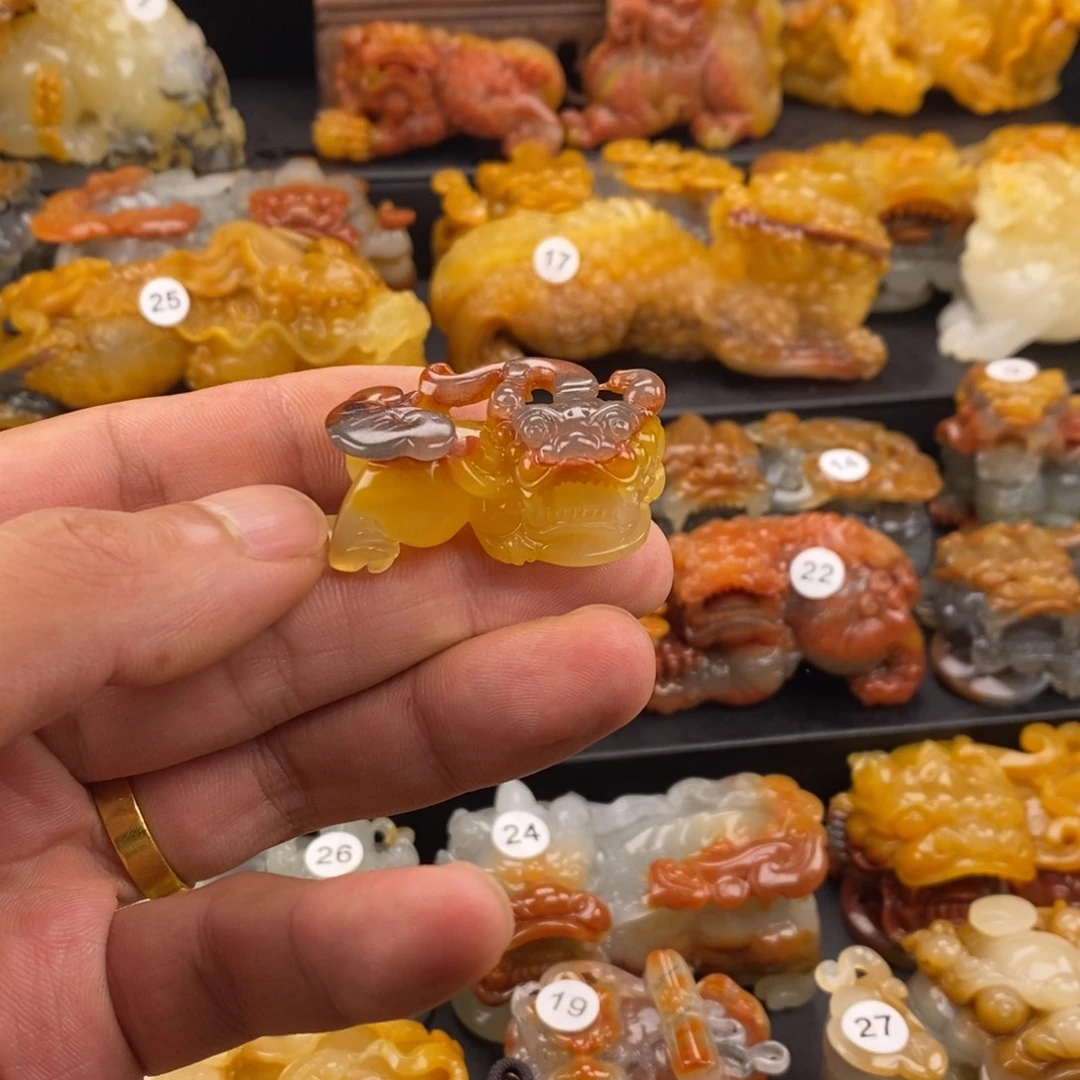 石英质玉（黄龙玉）未镶嵌颈饰