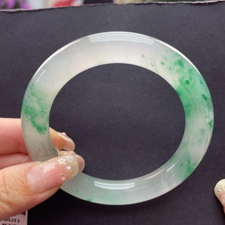 未镶嵌手镯石英质玉古****?