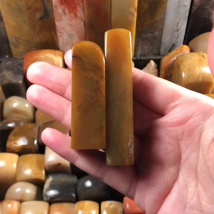 印石昌化石昌化黄冻印章（微瑕有毛裂）