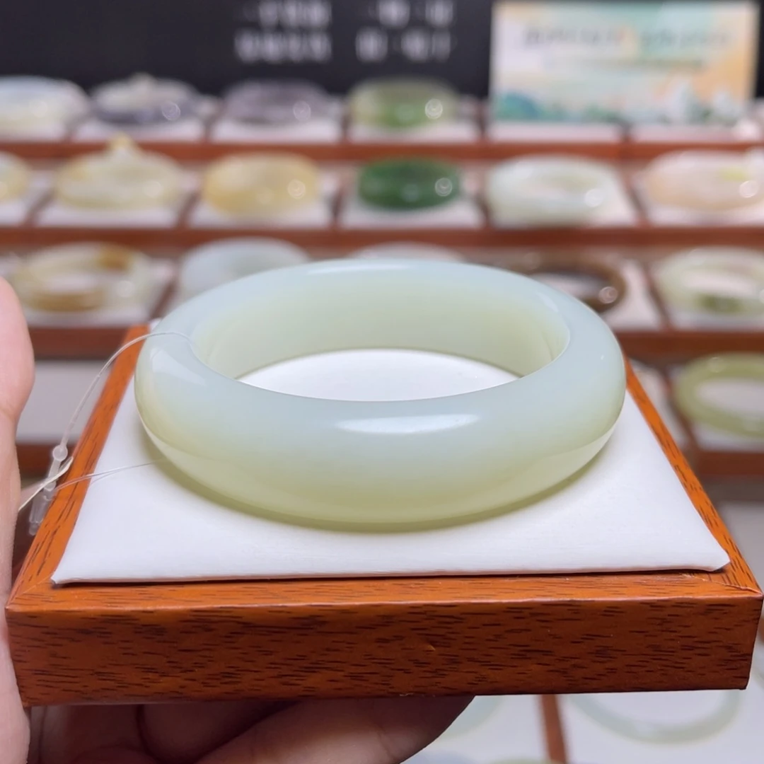 【闪购商品】未镶嵌手镯和田玉