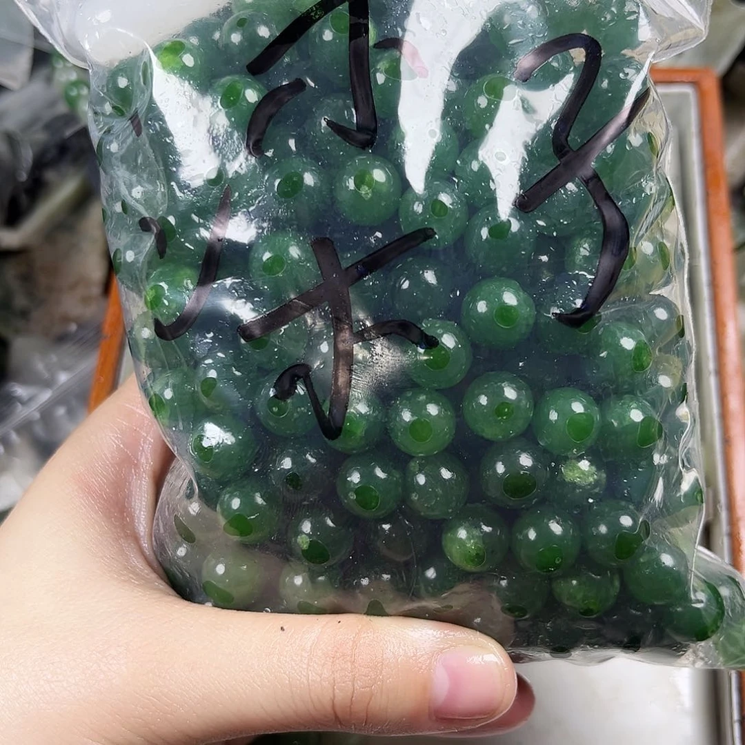 项链未镶嵌和田玉（碧玉）梁**畔