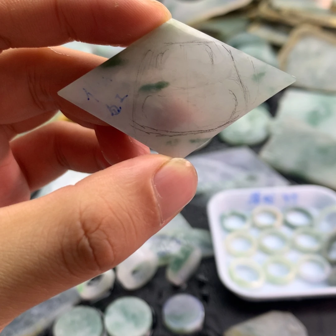 定制翡翠未镶嵌佛公 包工
