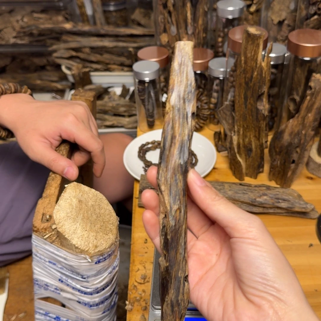 沉香碎屑沉香白棋块料18克