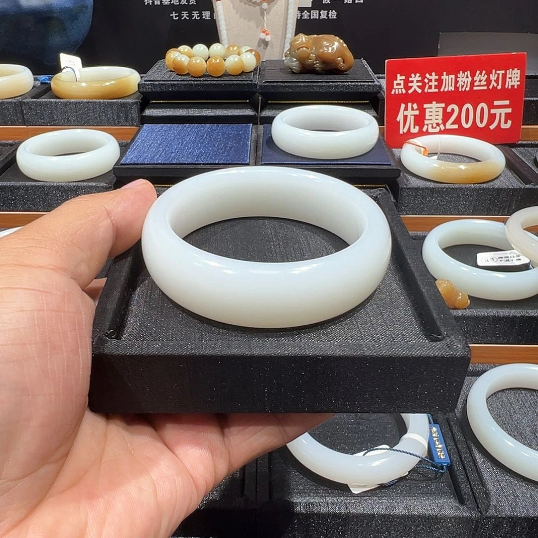 和田玉手镯未镶嵌