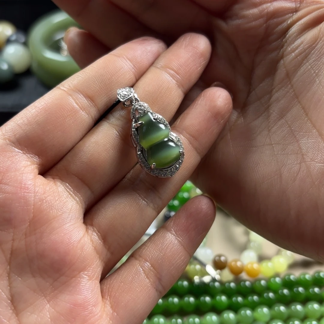 颈饰银S925镶嵌和田玉葫芦吊坠