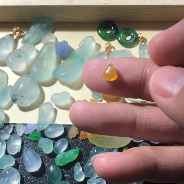 定制翡翠未镶嵌挂件