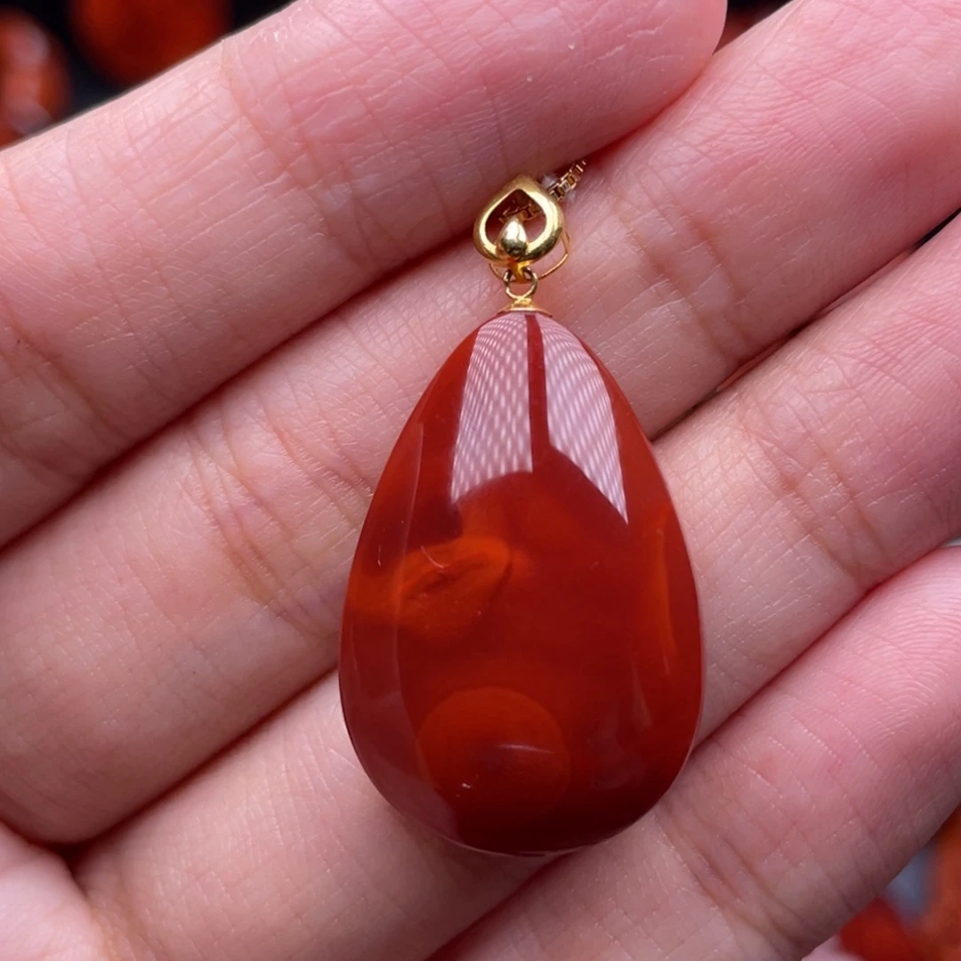 南红玛瑙18K金镶嵌珠宝奇石水滴吊坠