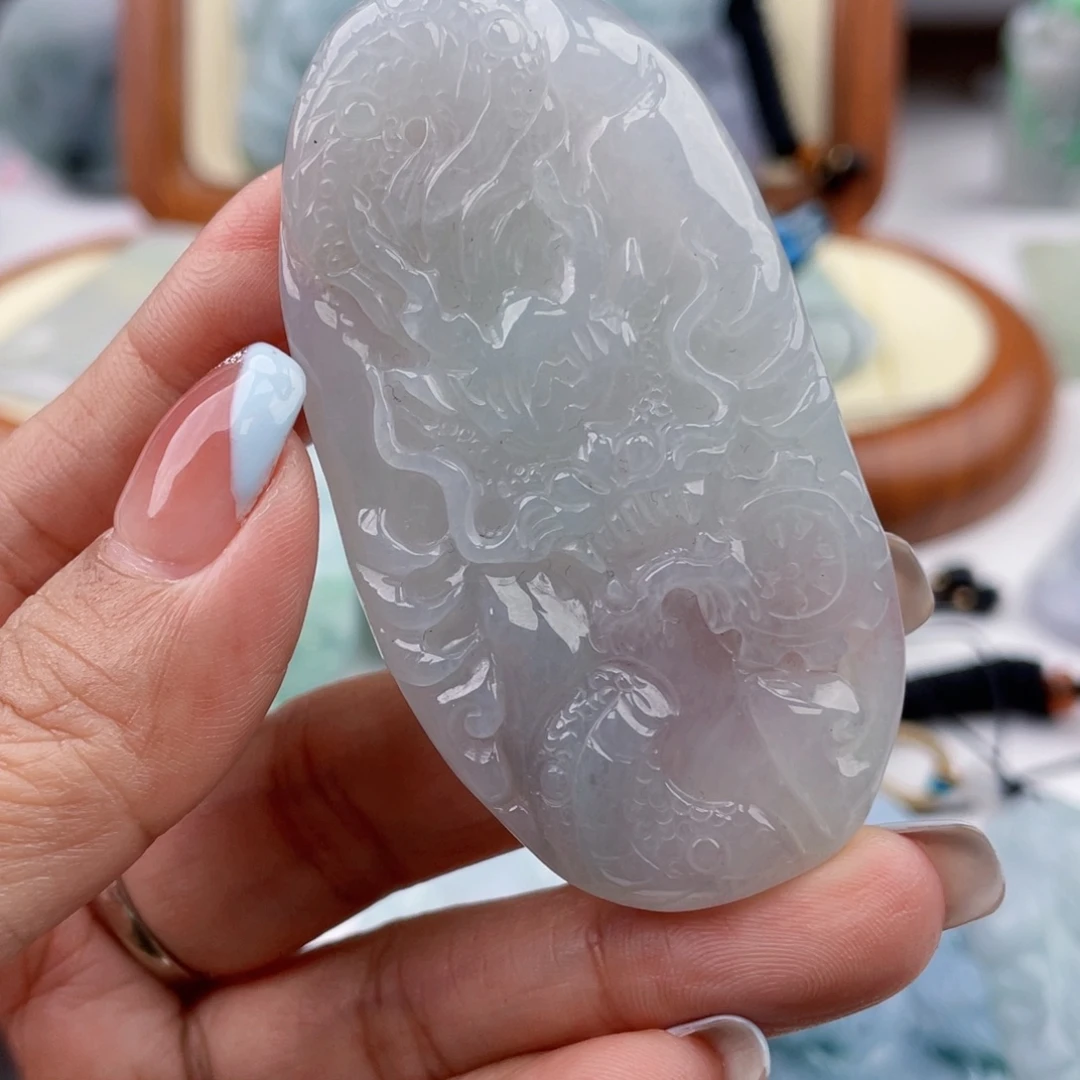 翡翠未镶嵌颈饰龙牌