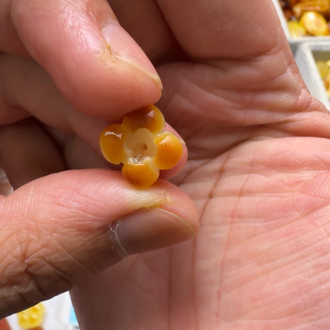 蜜蜡未镶嵌珠宝奇石