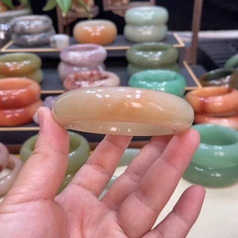 未镶嵌手镯石英质玉