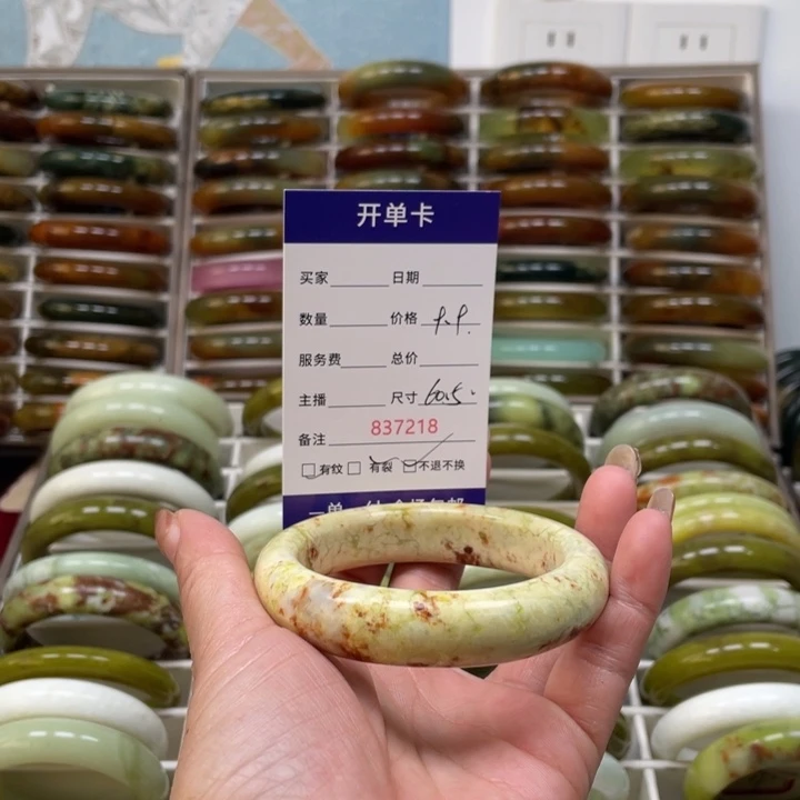 ･***.蛇纹石玉未镶嵌手镯