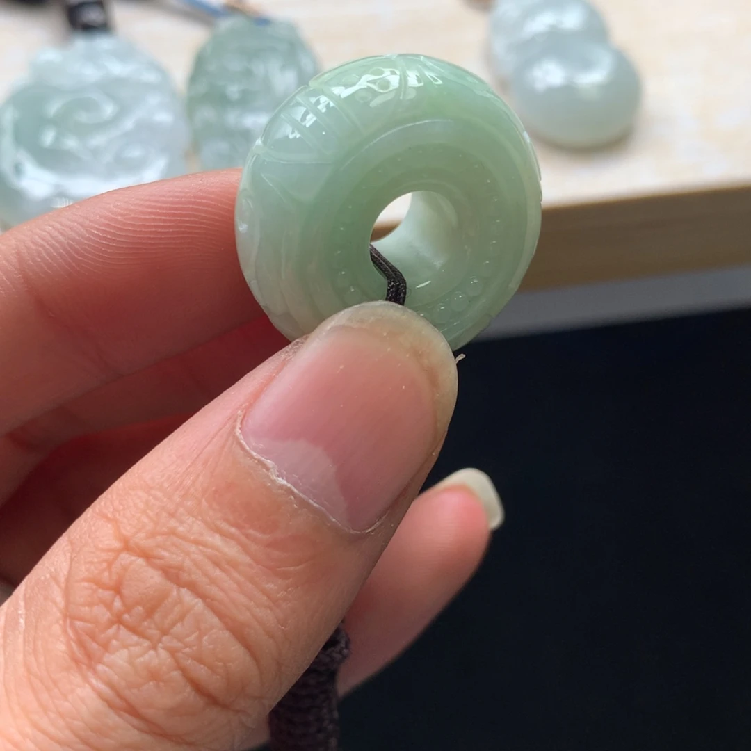 翡翠未镶嵌颈饰吊坠