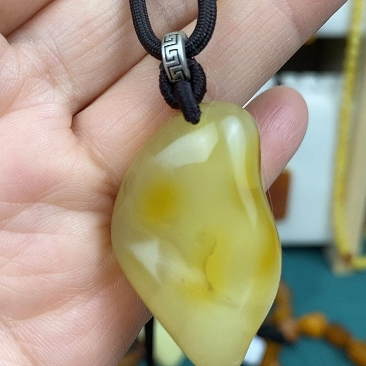 琥珀未镶嵌颈饰吊坠