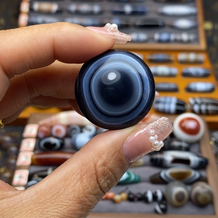 玛瑙/玉髓颈饰未镶嵌阿*山