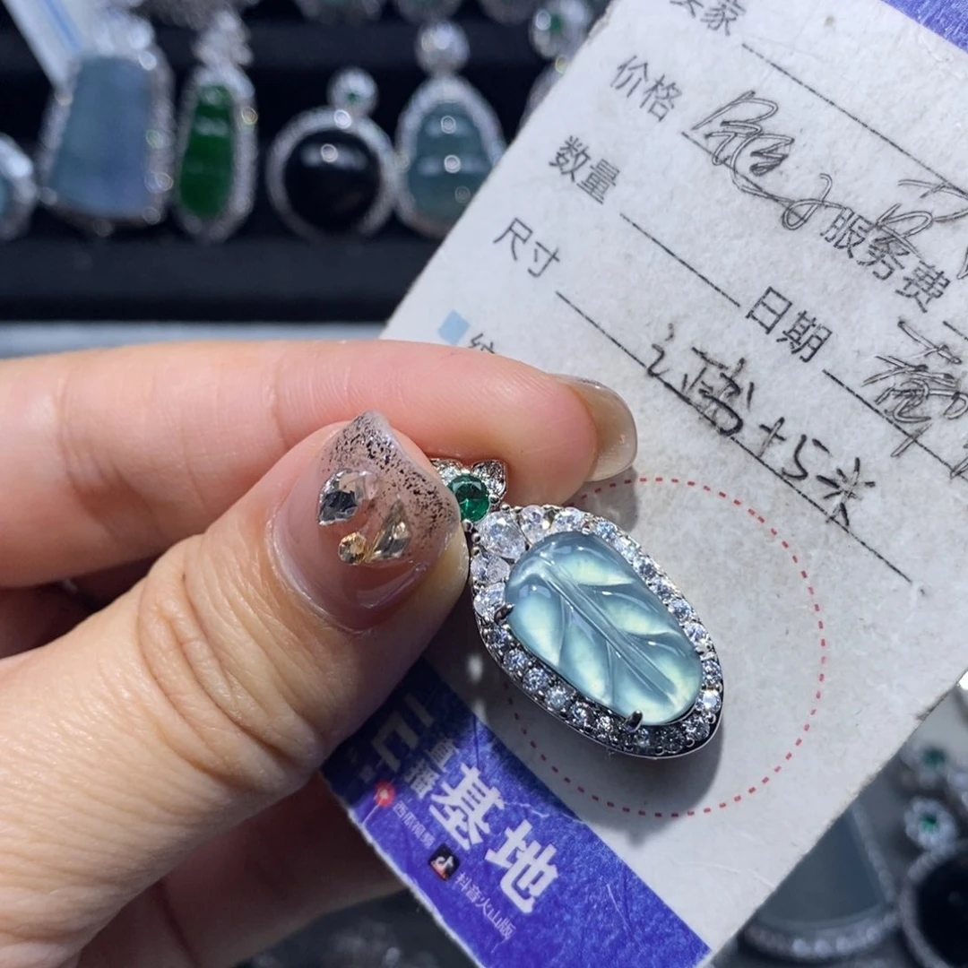 翡翠颈饰未镶嵌翡翠