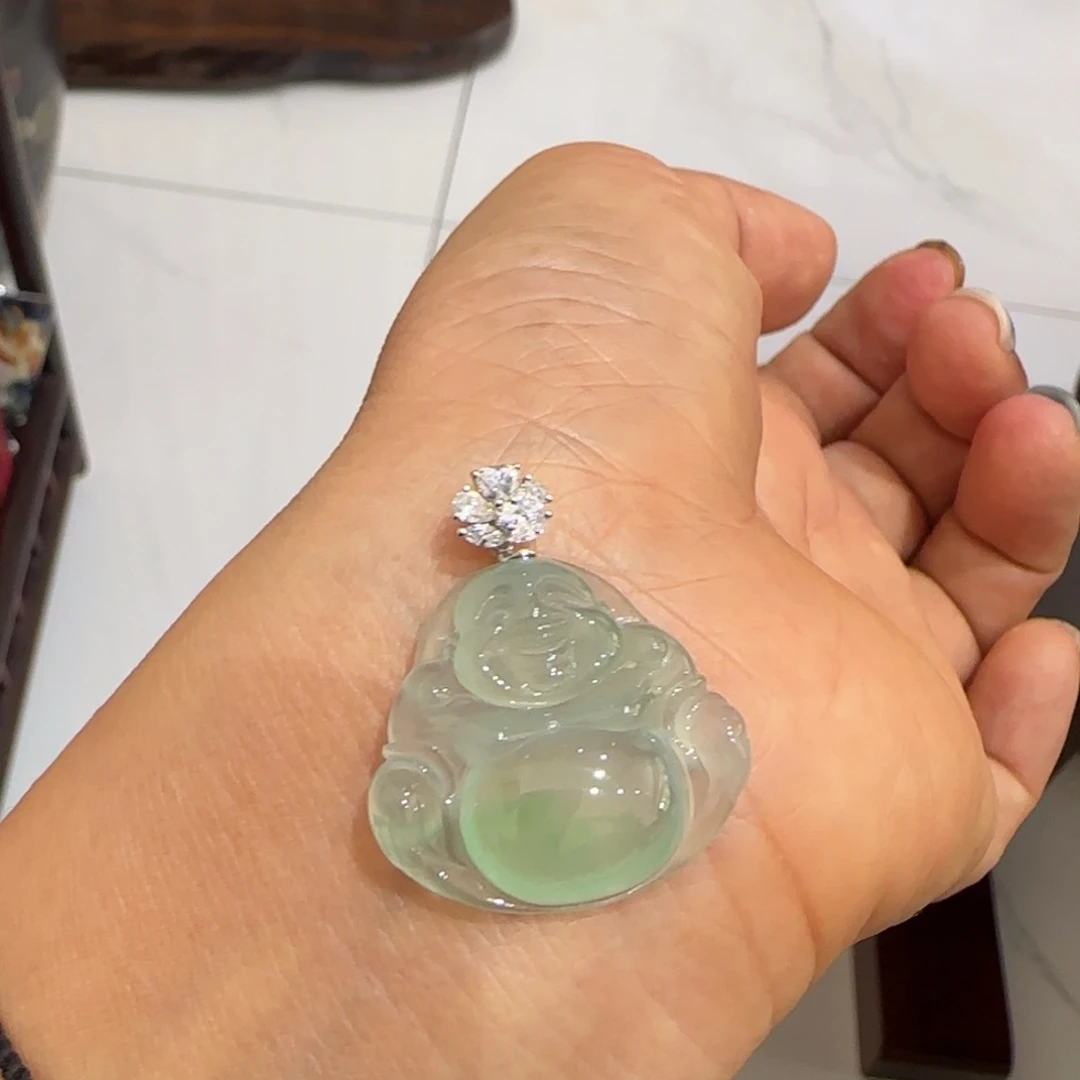 颈饰18K金镶嵌翡翠佛公