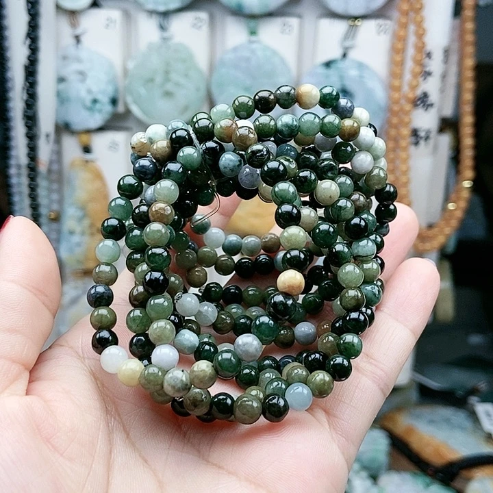 颈饰足铂镶嵌翡翠翡翠