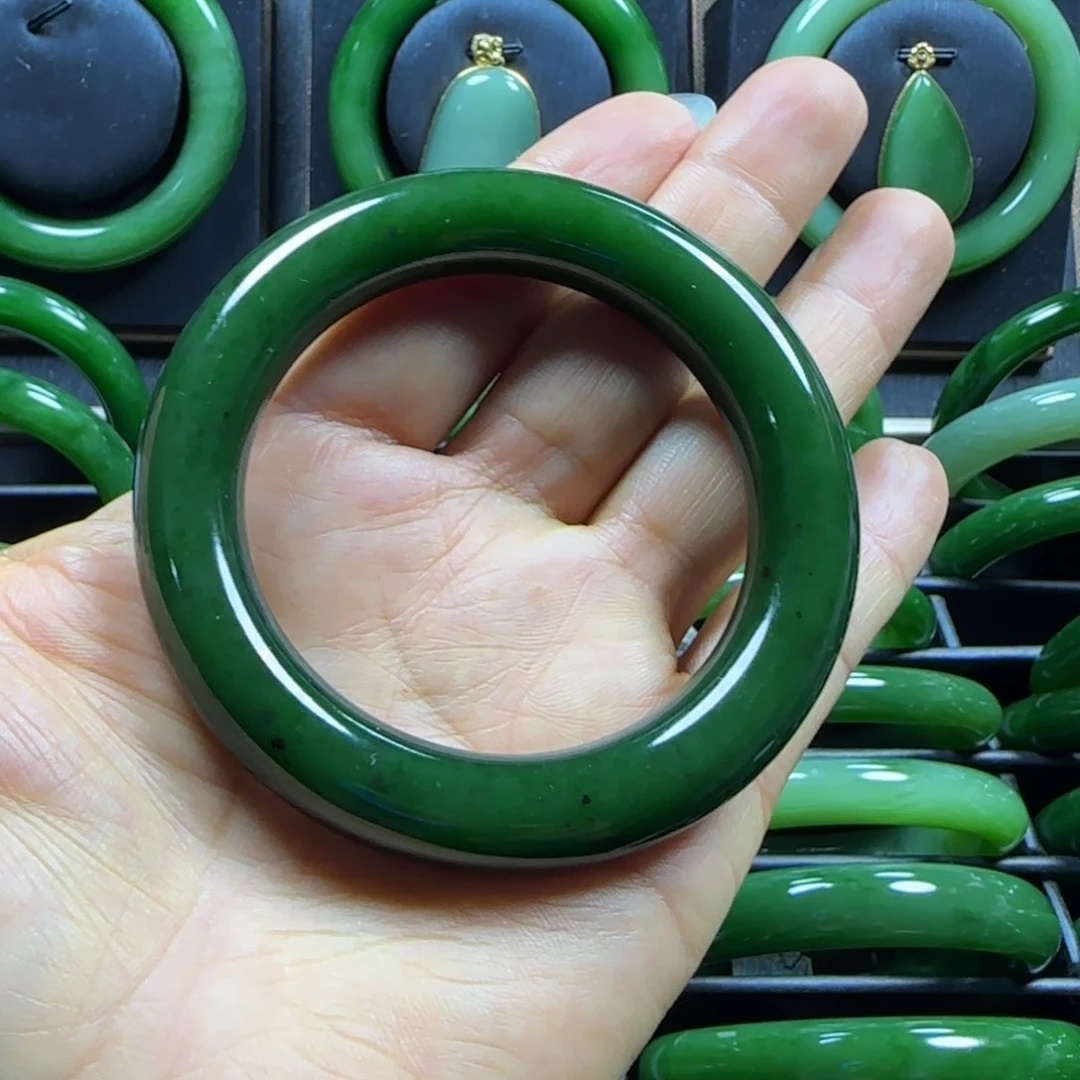 招***宝和田玉手镯未镶嵌