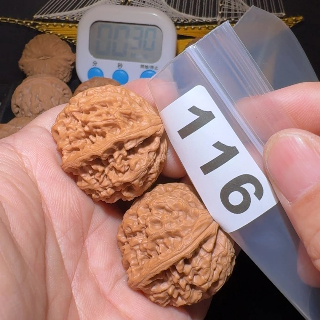 文玩核桃把件“***”龙纹