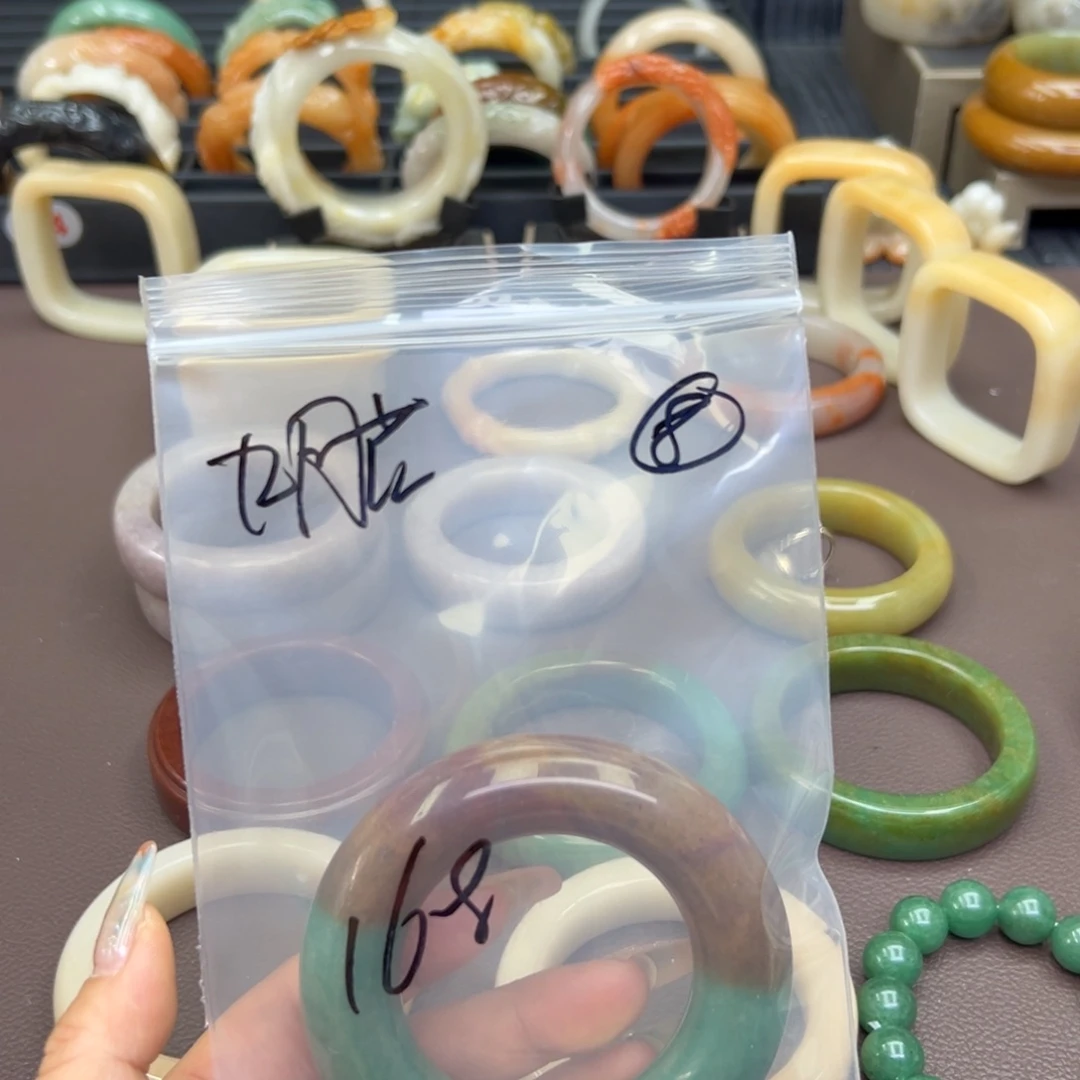 石英质玉手镯未镶嵌九*花