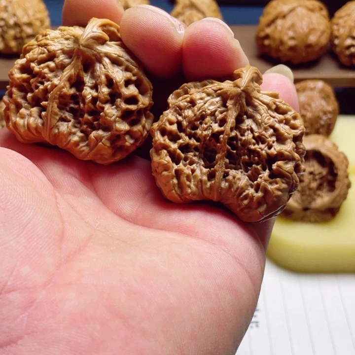 文玩核桃吊坠座山雕