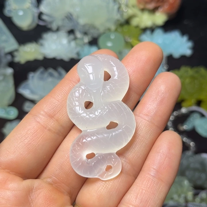 蛇纹石玉未镶嵌颈式