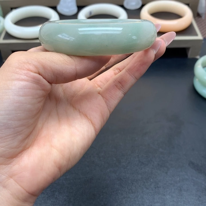 石英质玉手镯未镶嵌莫*云56