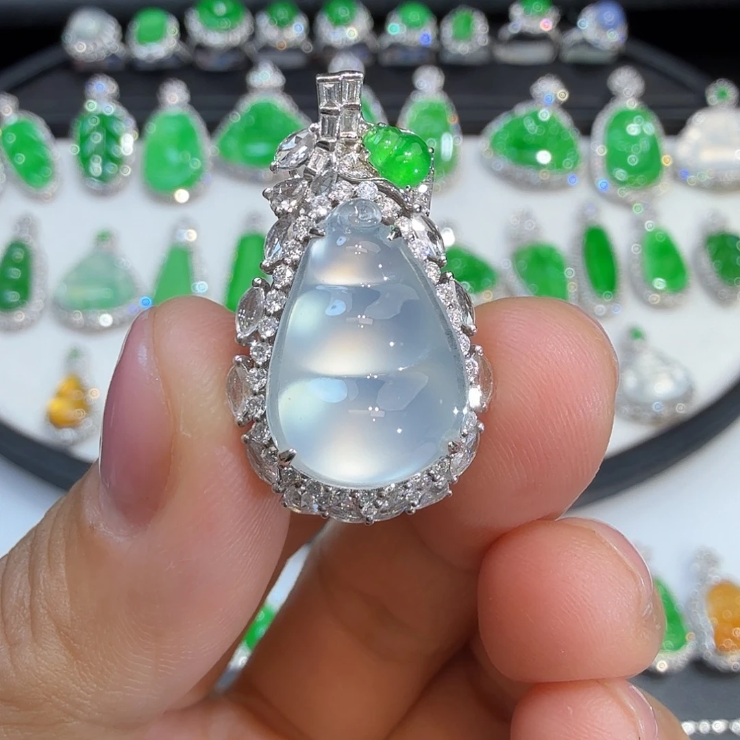翡翠18K金镶嵌颈饰收到货48小时鉴赏期