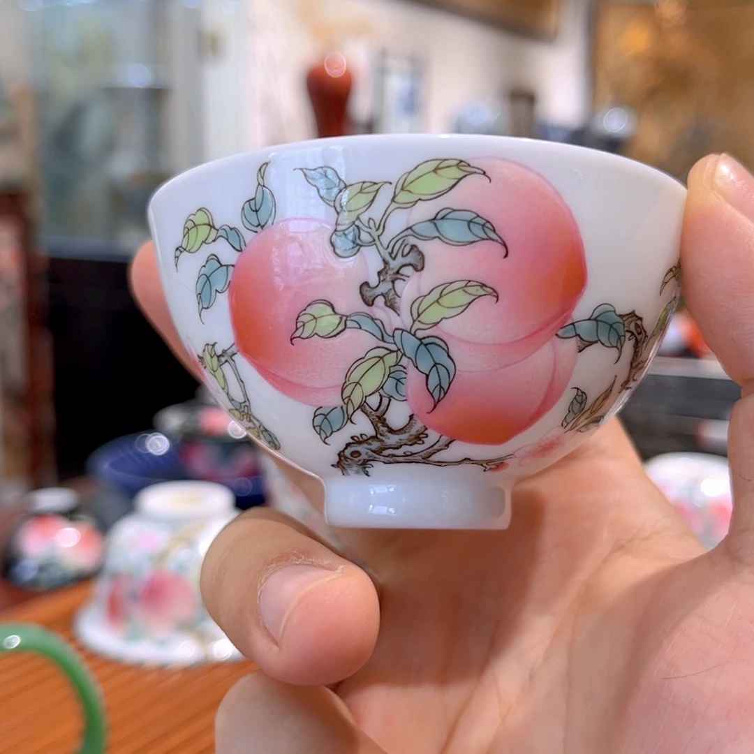 粉彩五桃鸡心主人杯