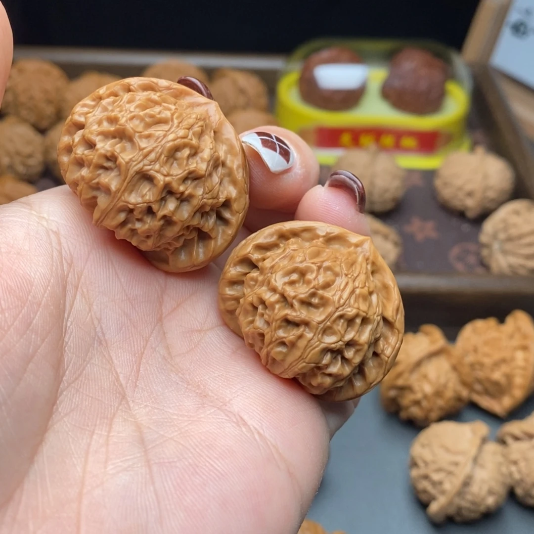 文玩核桃把件宫灯