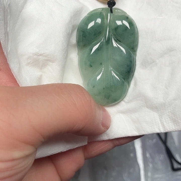 翡翠未镶嵌颈饰飘花大叶子
