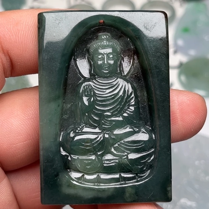 翡翠未镶嵌颈饰如来