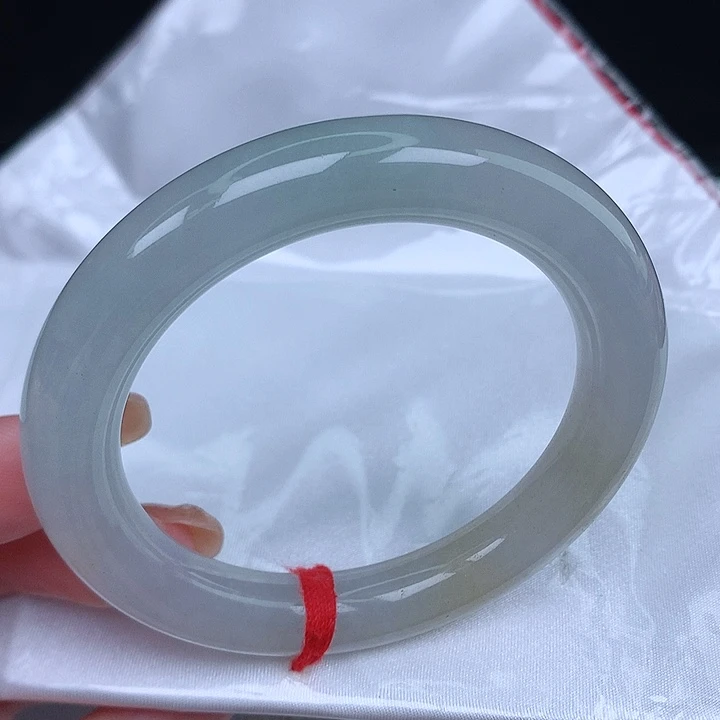 未镶嵌手镯（圆镯）翡翠天然