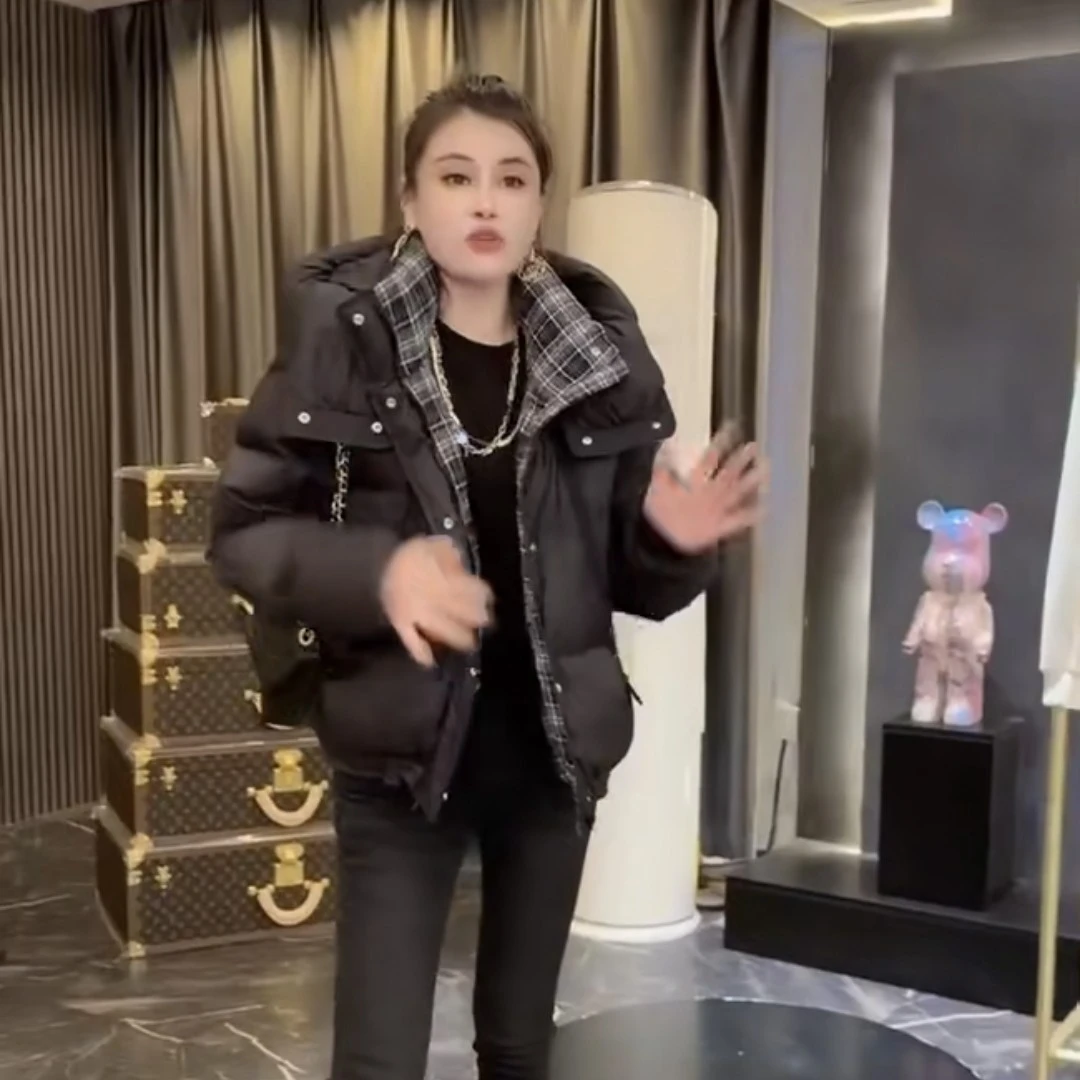 乖乖潮鞋 2025冬季新款拼接连帽小款外套